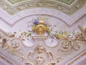Particolari della sala degli Amorini